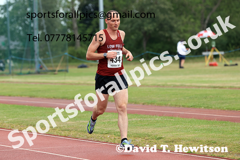 5000 metres, 2025 NEMAA Track and Field, Monkton. Photo: David T. Hewitson/Sports for All Pics